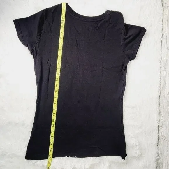 St. Patrick's Day V-Neck T-Shirt Medium (8/10) - Picture 6 of 7